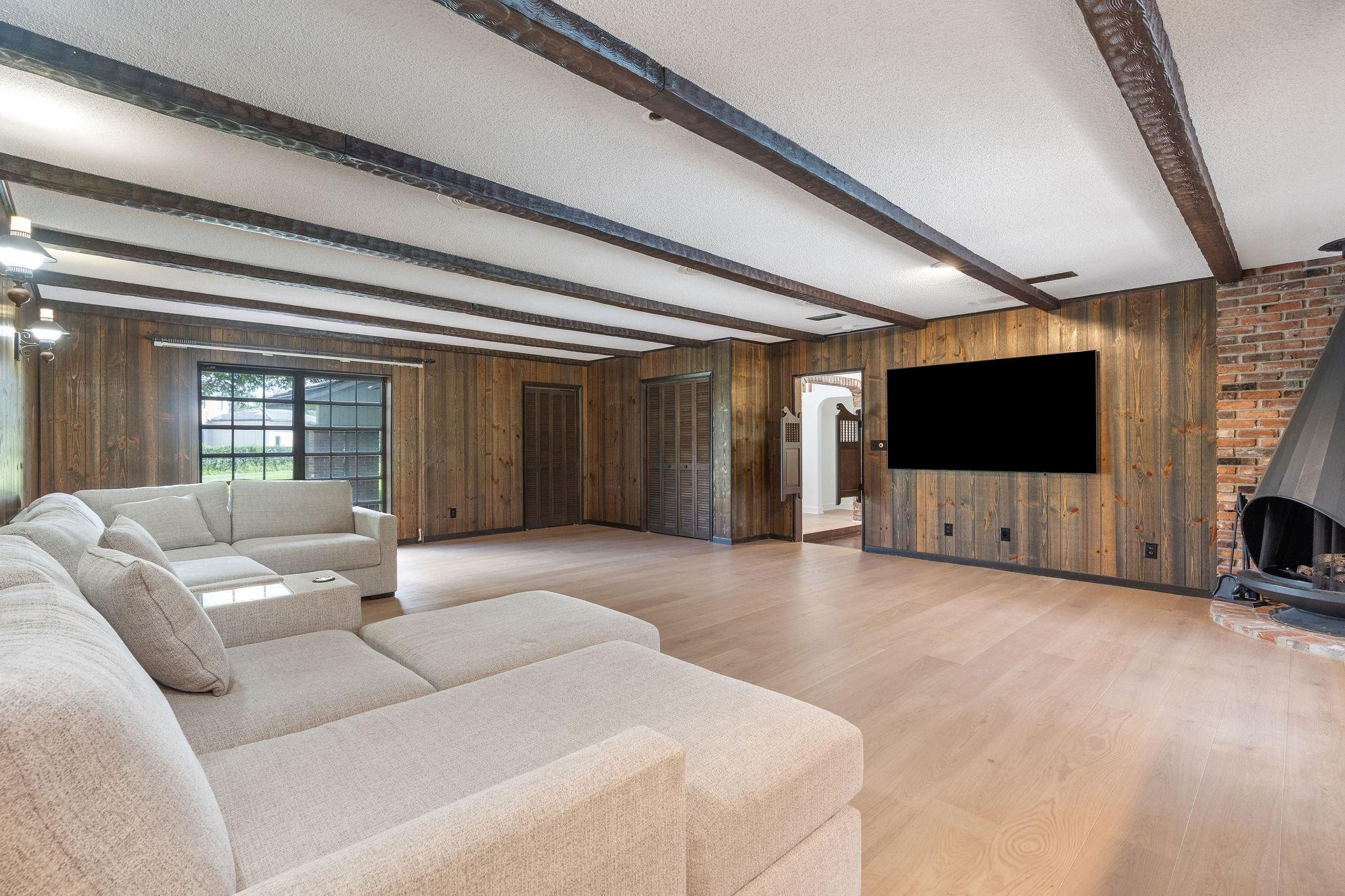 5401 Thoroughbred Lane