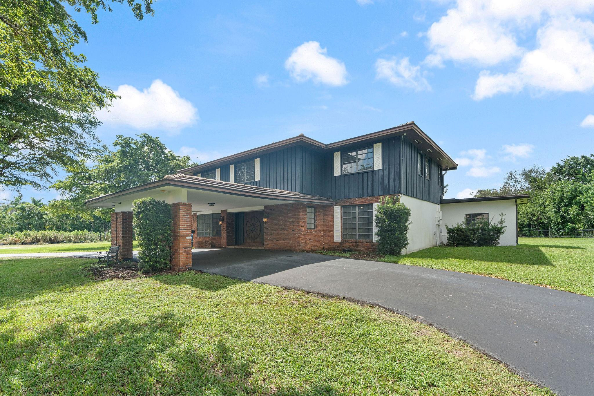5401 Thoroughbred Lane