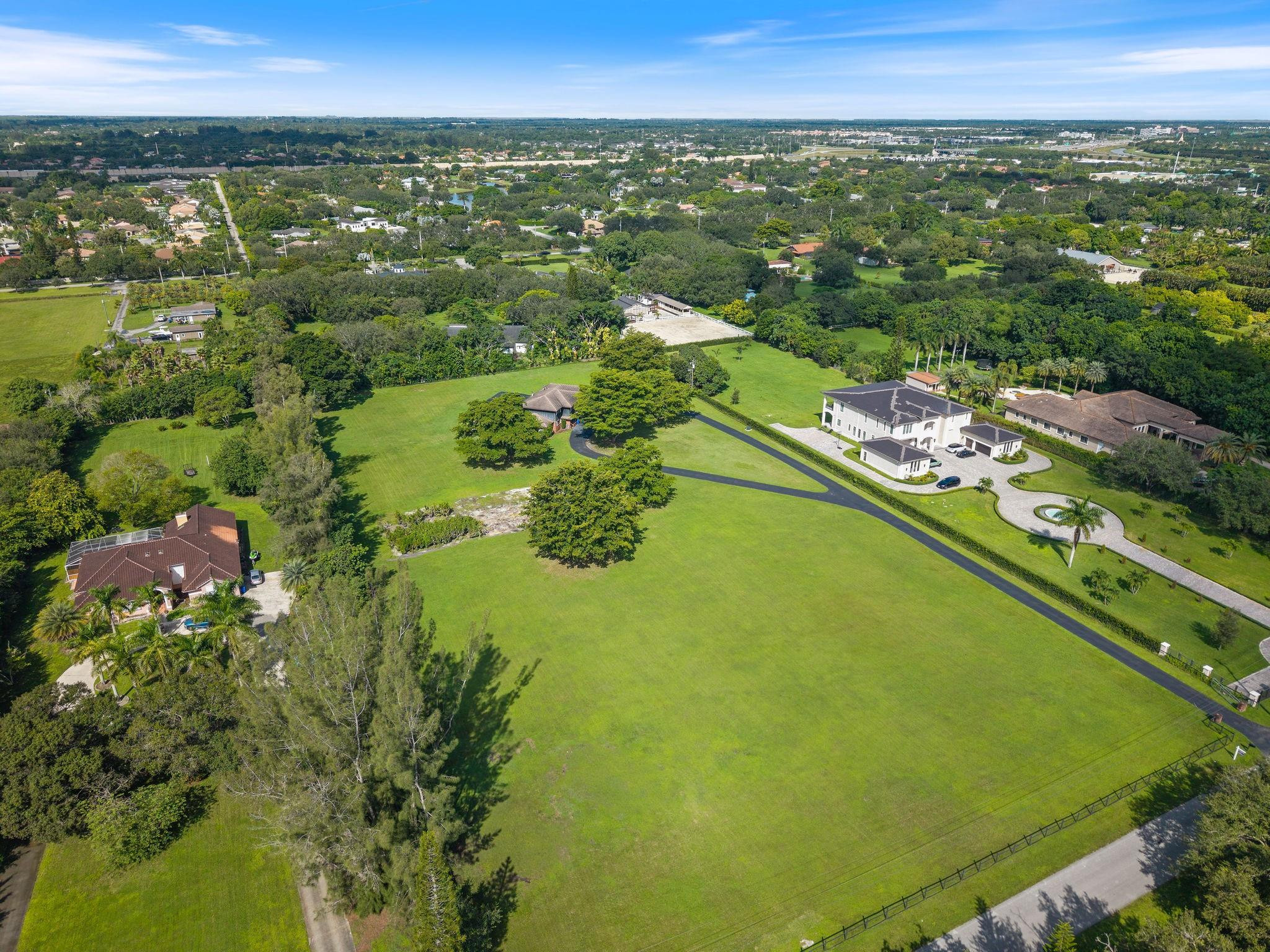 5401 Thoroughbred Lane