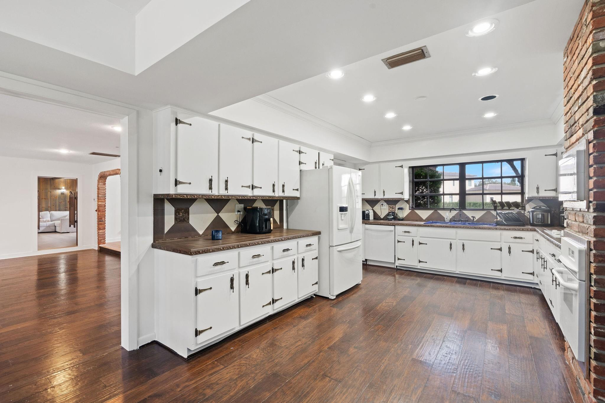 5401 Thoroughbred Lane