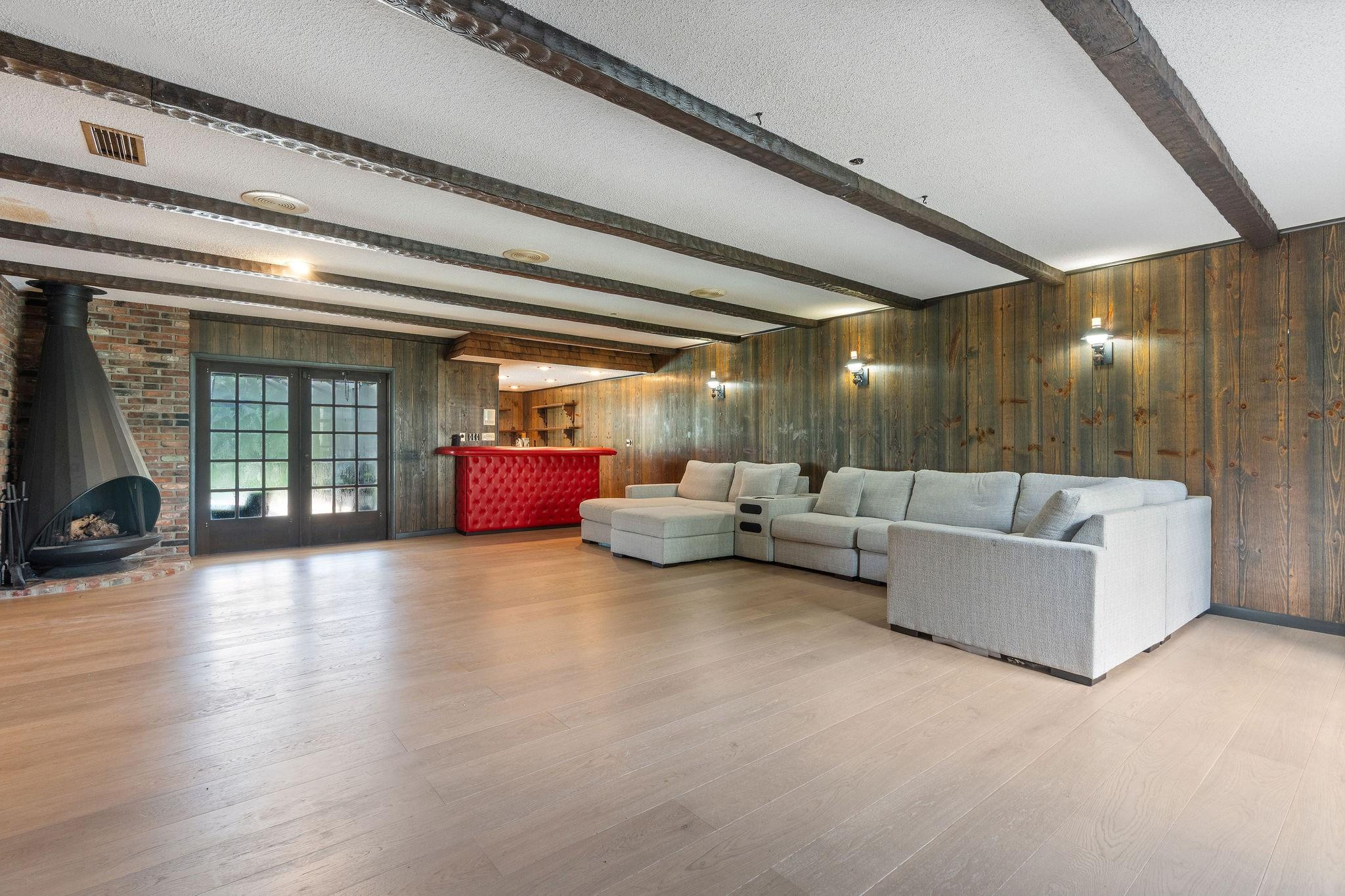 5401 Thoroughbred Lane