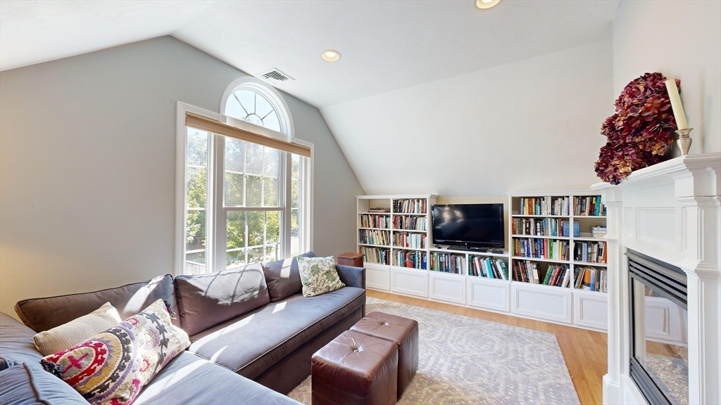 10 Cabot Ct