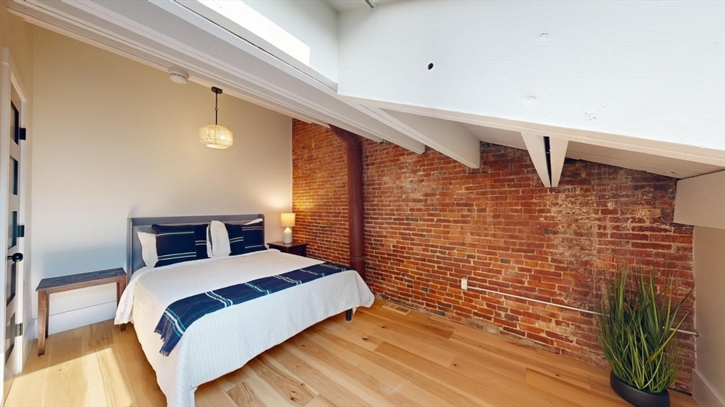 18 Market Sq # 3