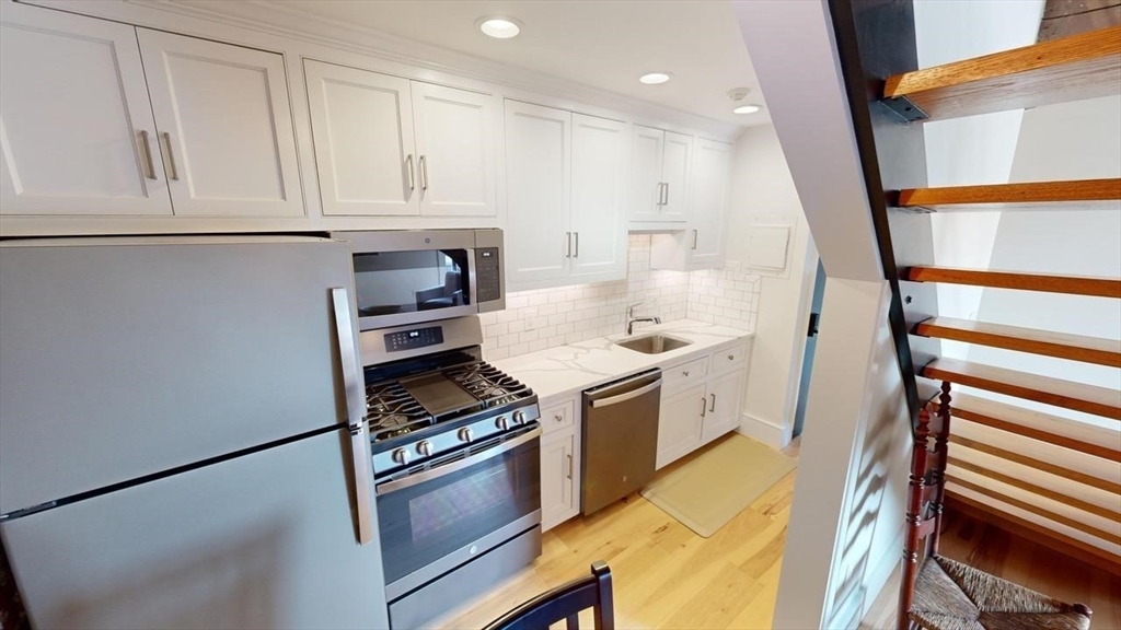 18 Market Sq # 3