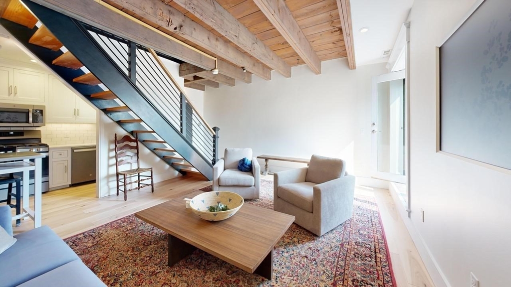 18 Market Sq # 3