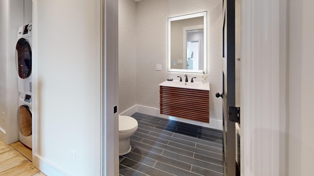 18 Market Sq # 3