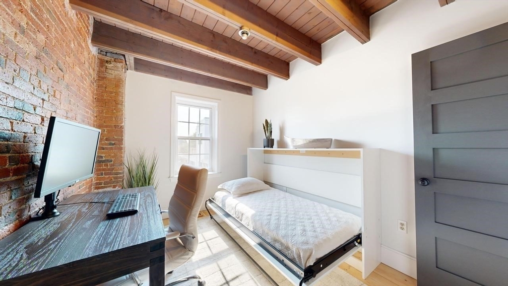 18 Market Sq # 3