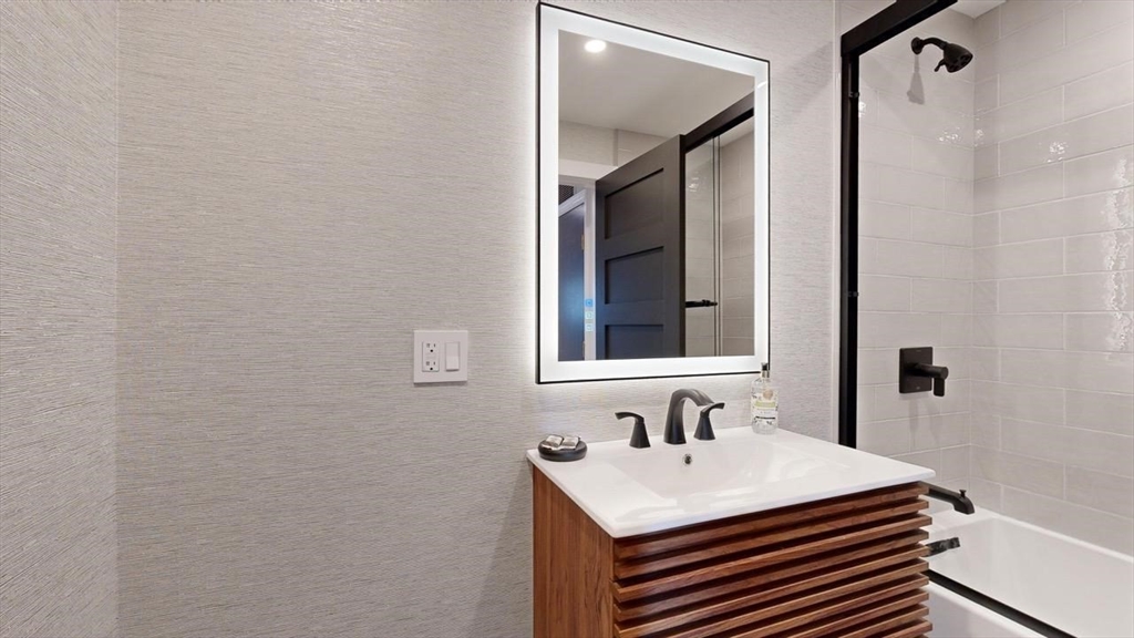 18 Market Sq # 3