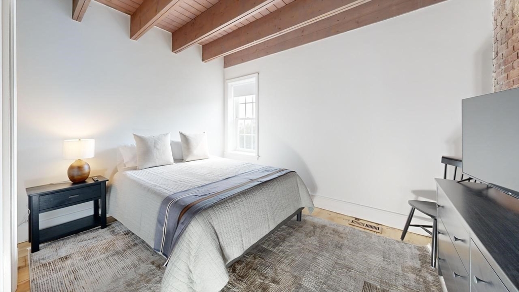 18 Market Sq # 3