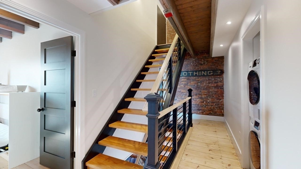 18 Market Sq # 3