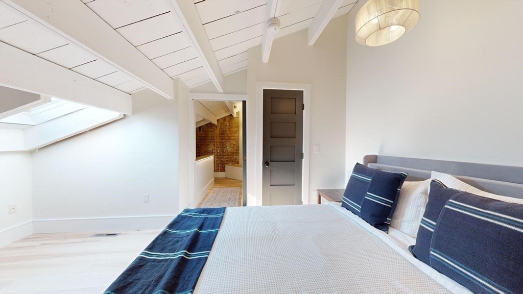 18 Market Sq # 3