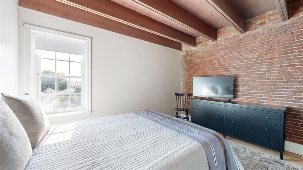 18 Market Sq # 3