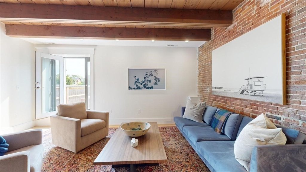18 Market Sq # 3