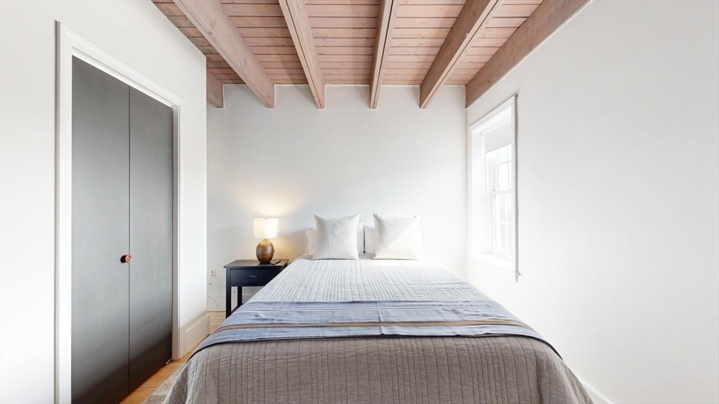 18 Market Sq # 3