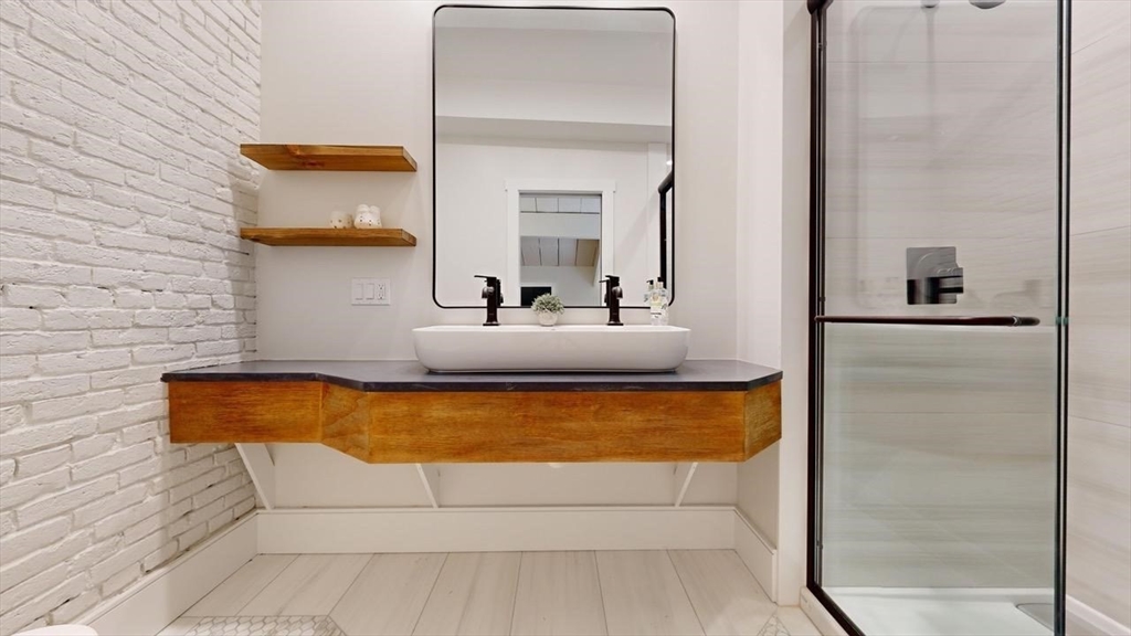 18 Market Sq # 3