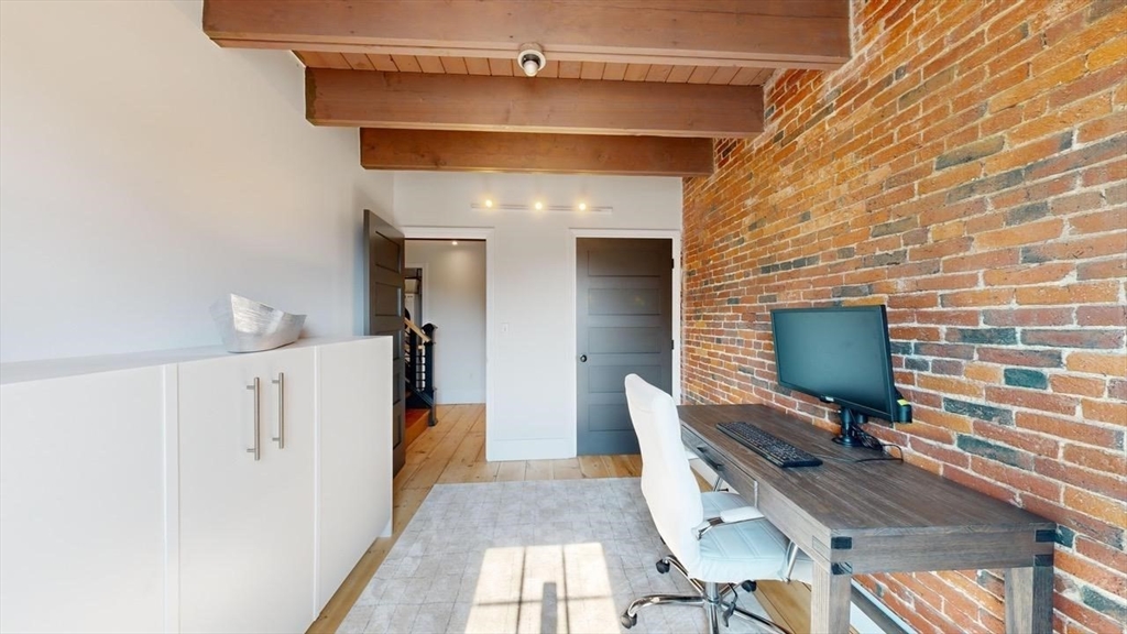 18 Market Sq # 3