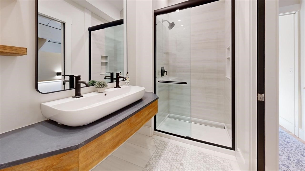 18 Market Sq # 3