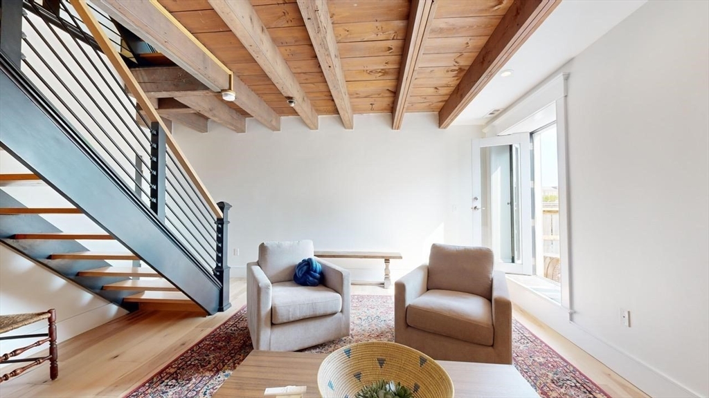 18 Market Sq # 3