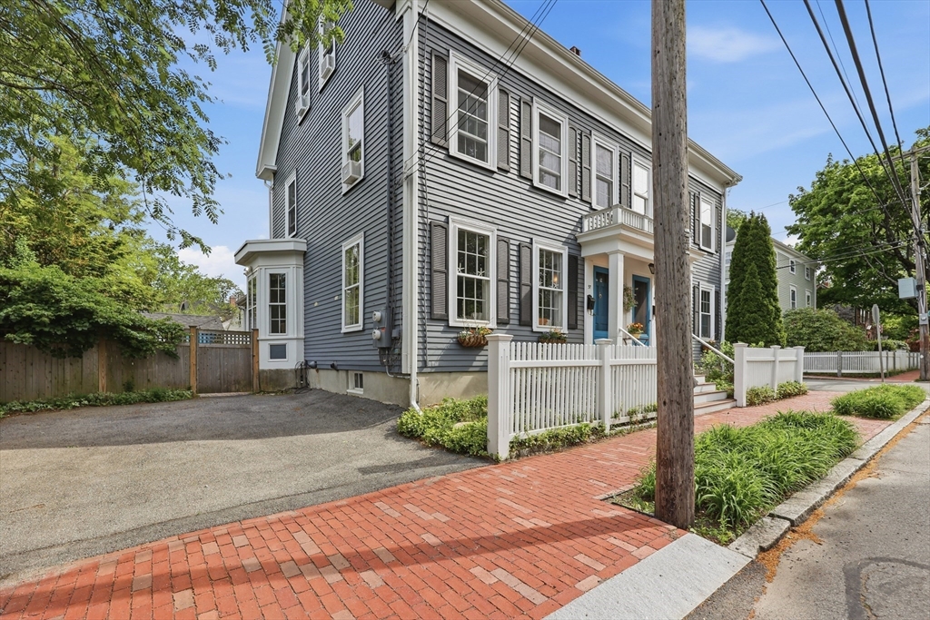 37 Marlboro St