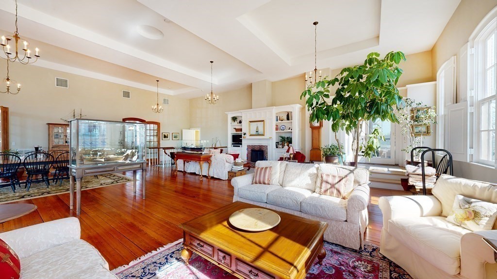 39 State St # 4