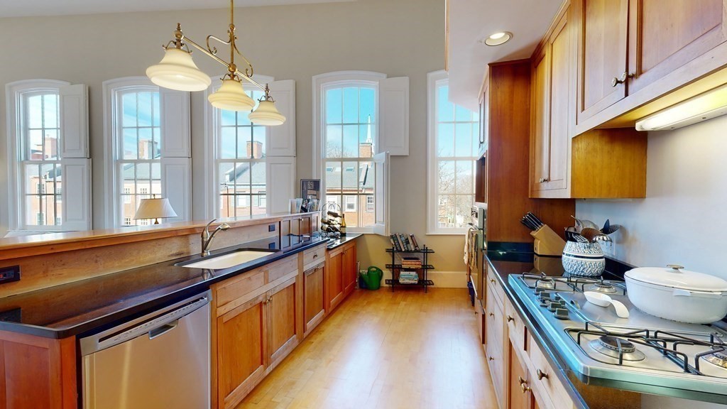 39 State St # 4