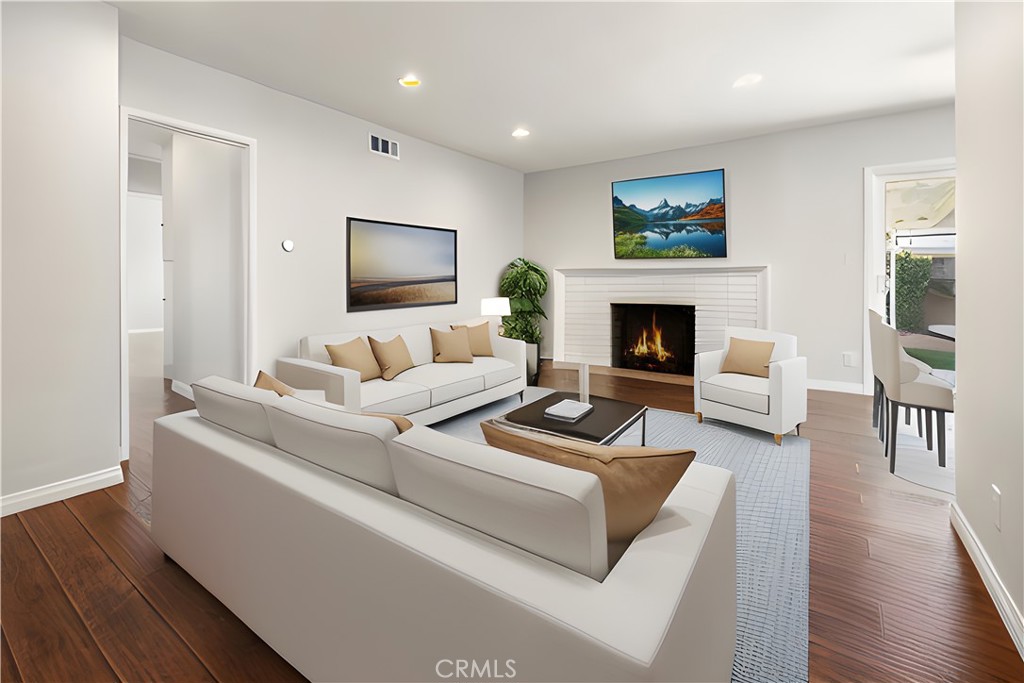 1472 W Roberta Avenue