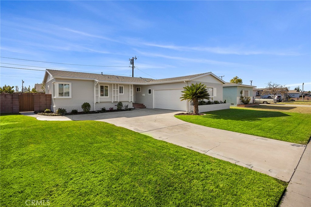 1472 W Roberta Avenue