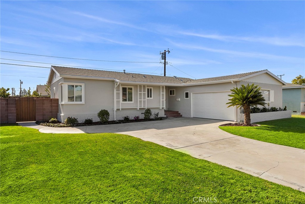 1472 W Roberta Avenue