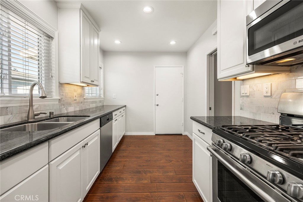 1472 W Roberta Avenue