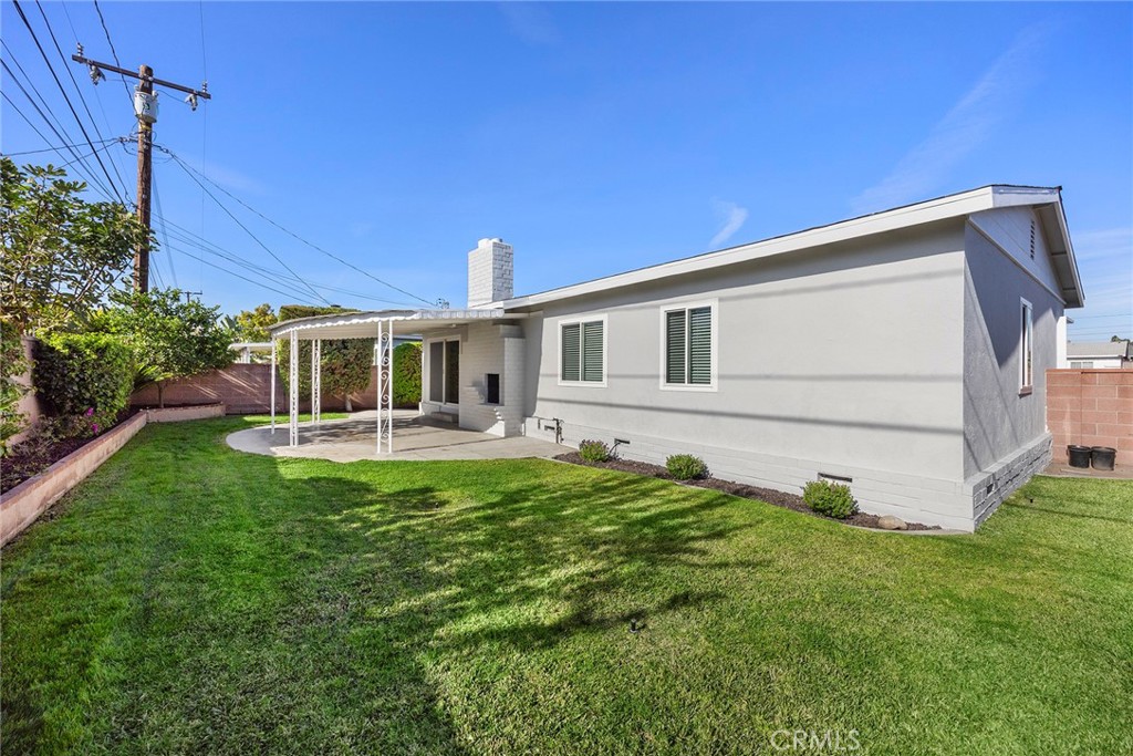 1472 W Roberta Avenue