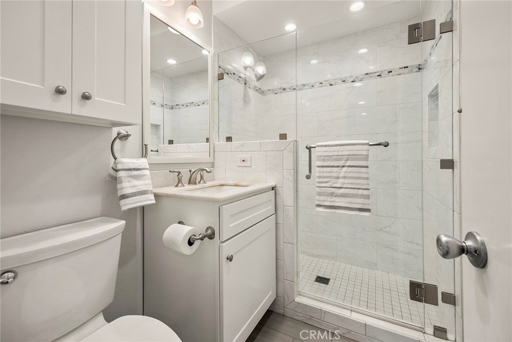 1472 W Roberta Avenue