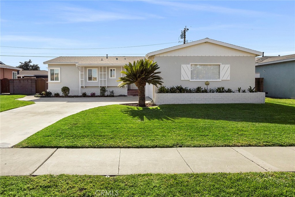 1472 W Roberta Avenue