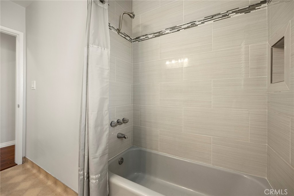 1472 W Roberta Avenue