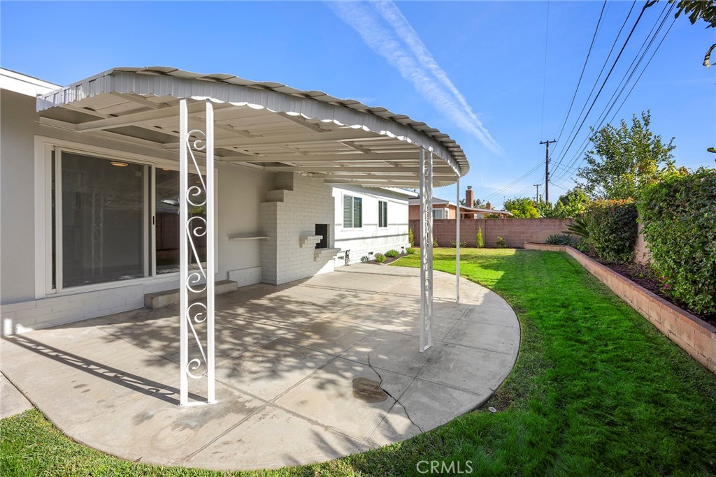 1472 W Roberta Avenue