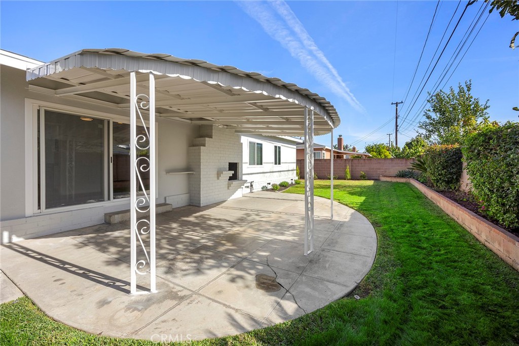 1472 W Roberta Avenue