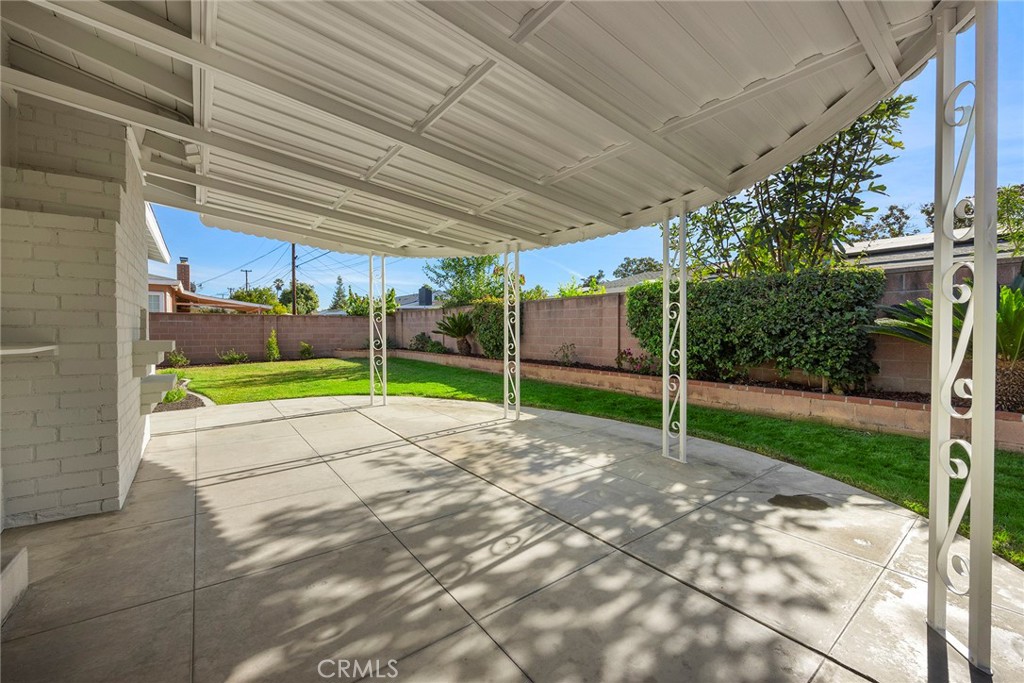 1472 W Roberta Avenue