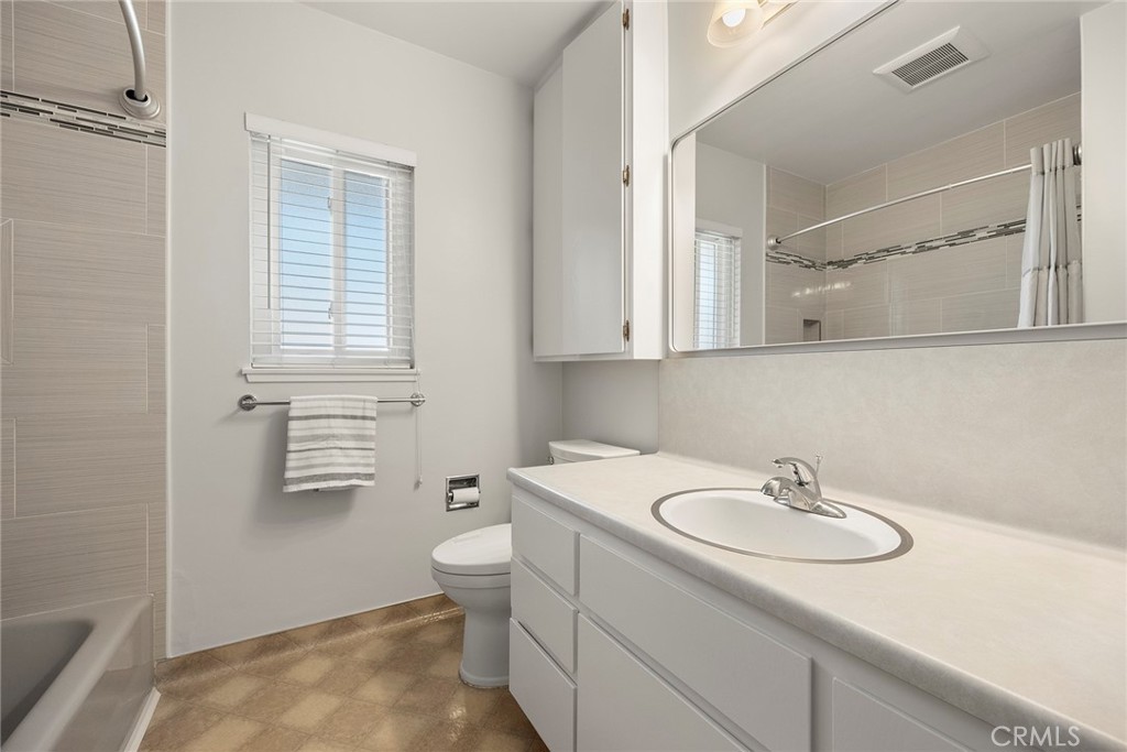 1472 W Roberta Avenue