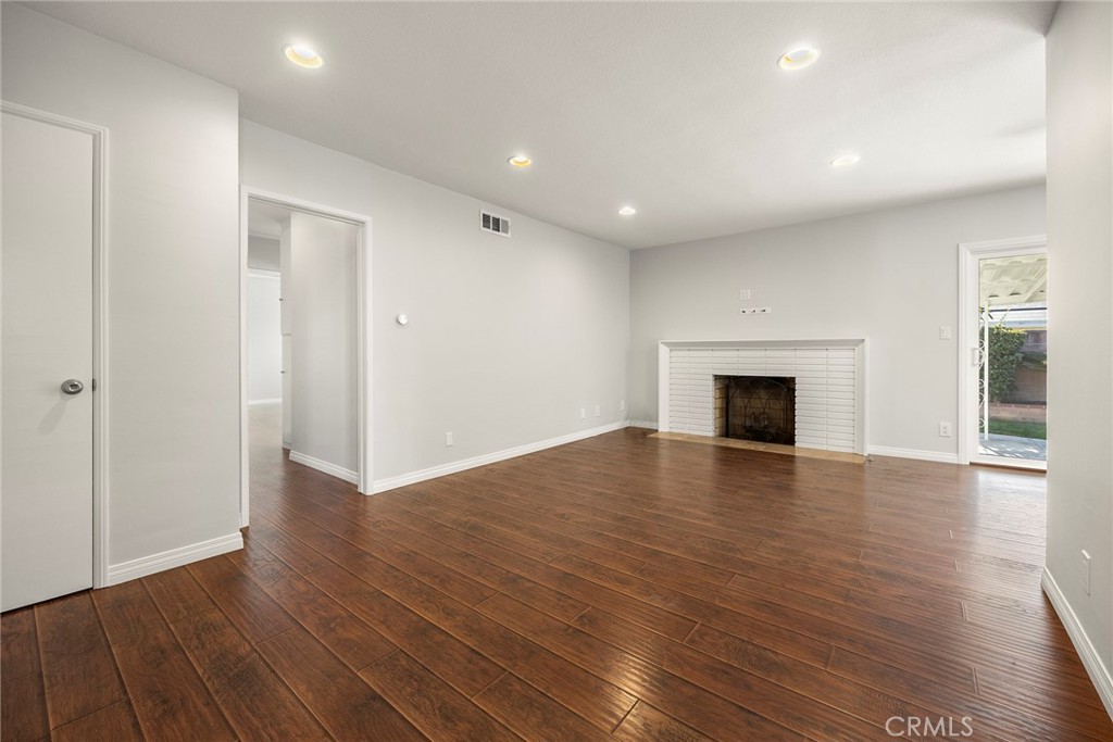 1472 W Roberta Avenue