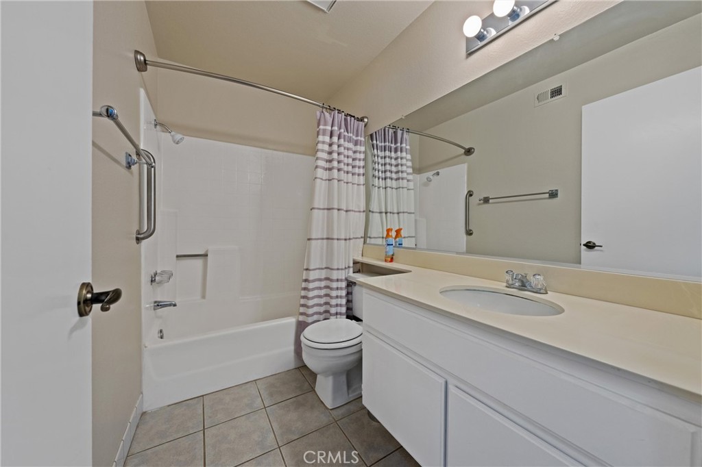 466 La Quinta Drive