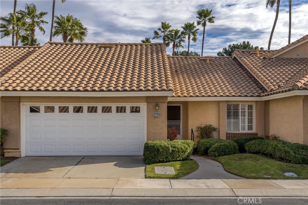 466 La Quinta Drive