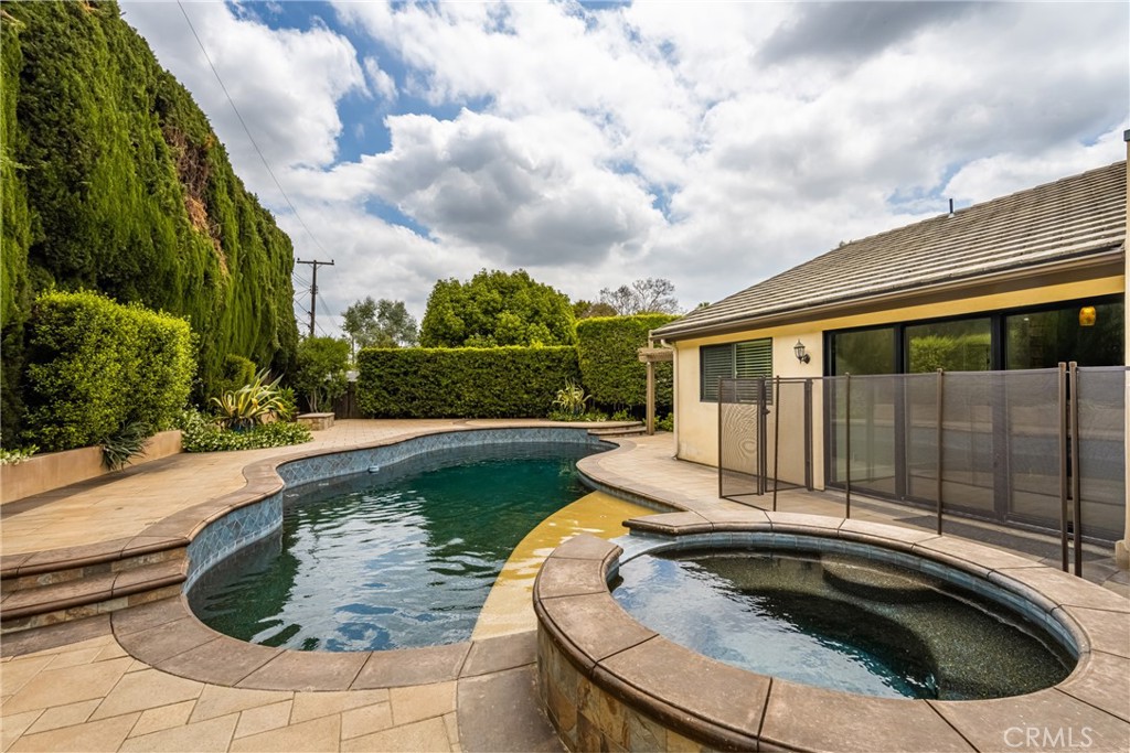18092 Debi Lane