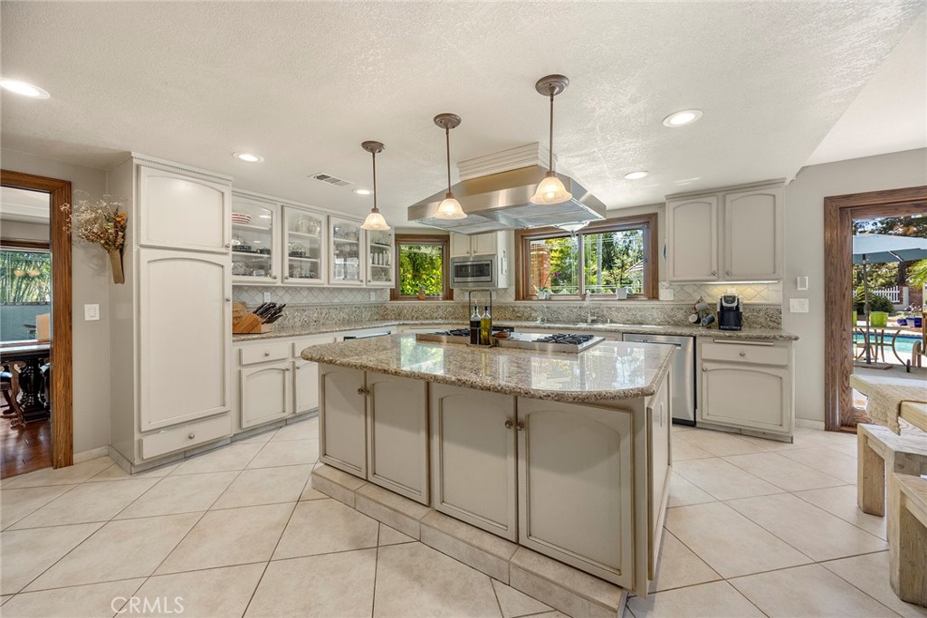 19225 Palm Vista