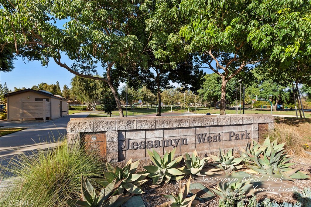 19225 Palm Vista