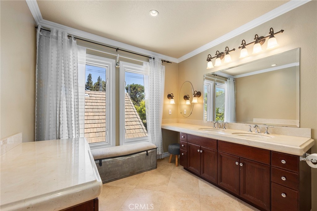 19225 Palm Vista