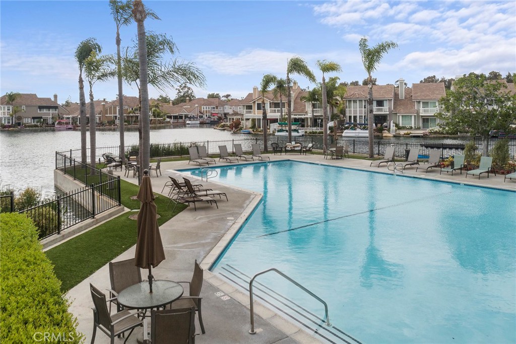5695 Vista Del Mar
