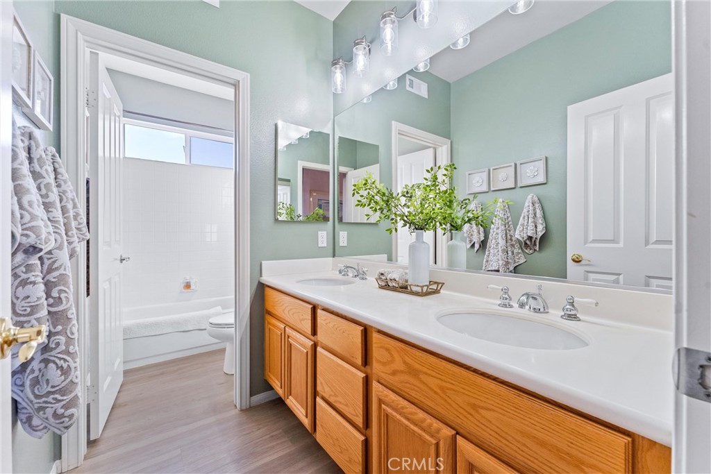 1800 W Cooper Court