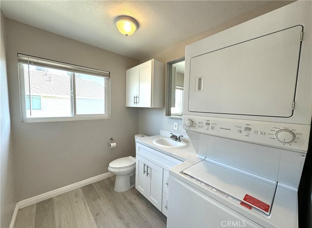 700 W Walnut Avenue 8