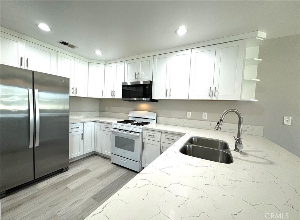 700 W Walnut Avenue 8