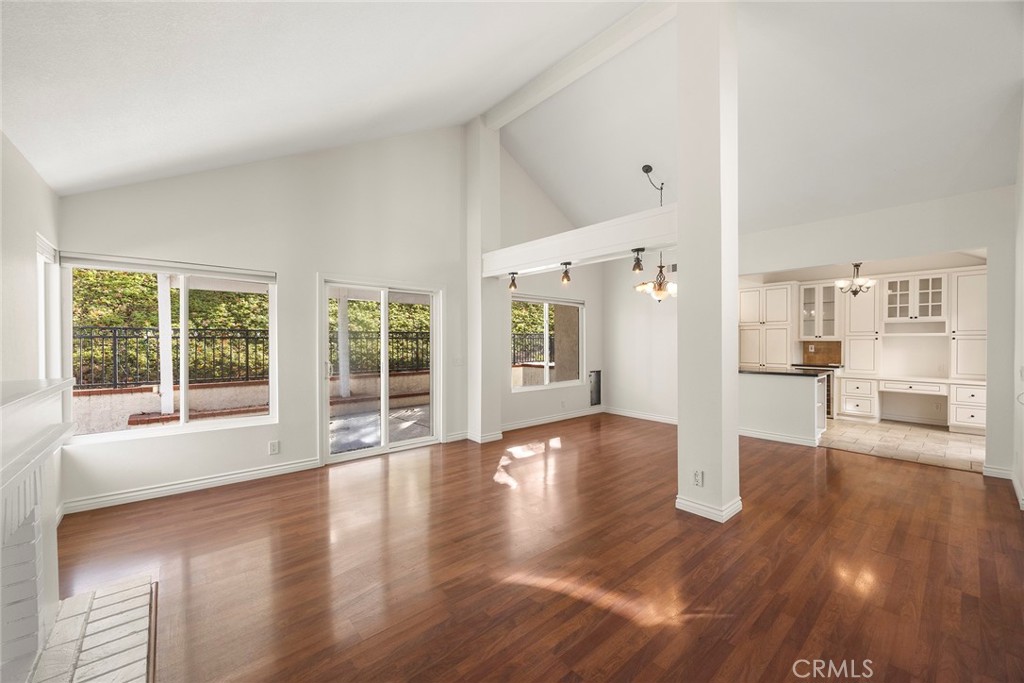 532 S Westford