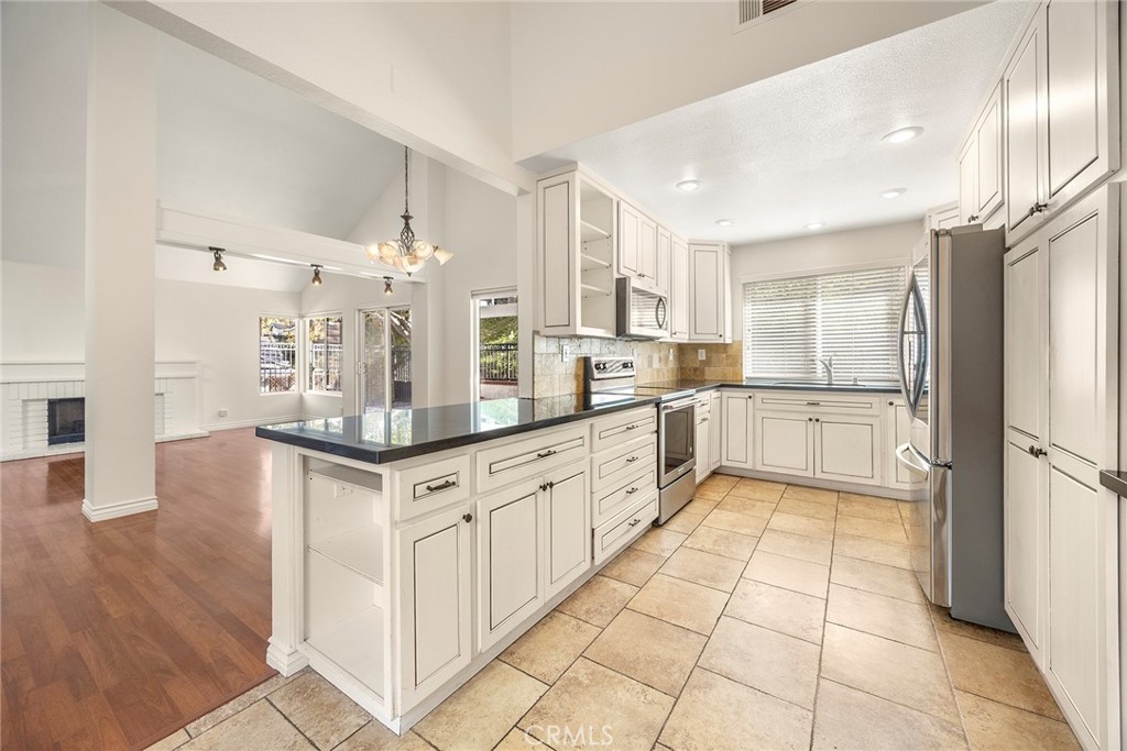 532 S Westford